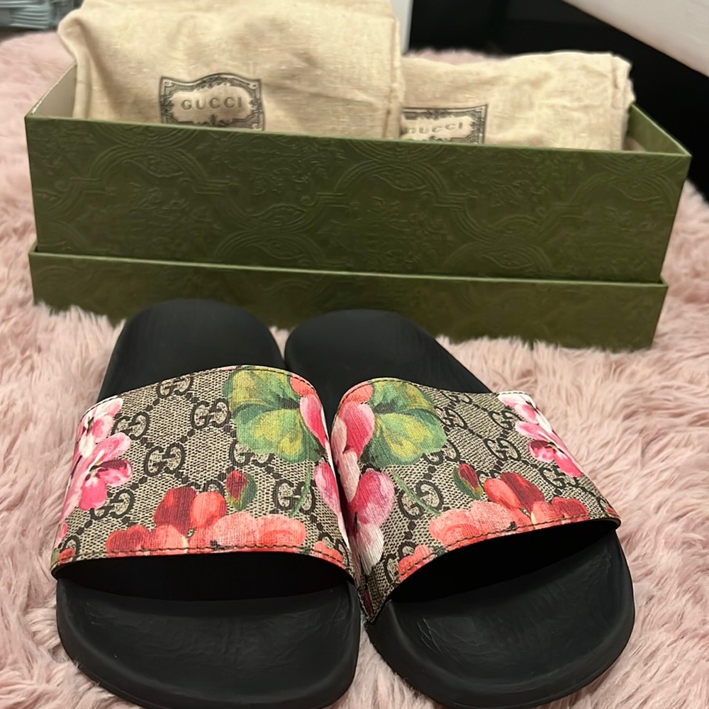 Gucci Slides Flower Print - In their original box.
